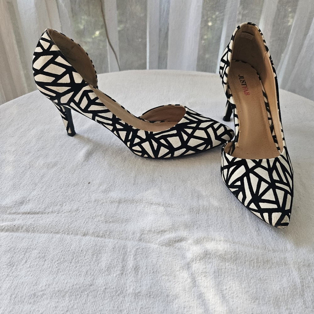 JustFab Black and White Geometric Women's Heels